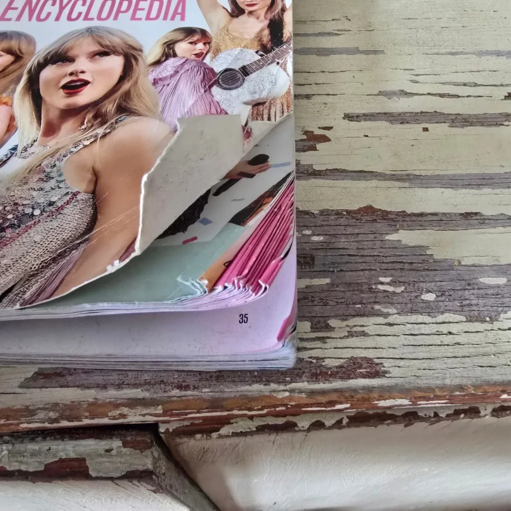 Taylor Swift The‎ Eras Tour Encyclopedia Mari Bolte Pop Culture Book Paperback